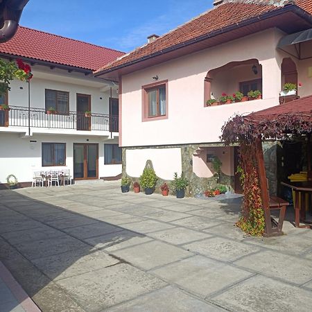 Pensiunea Ileana Novaci-Straini Exterior photo